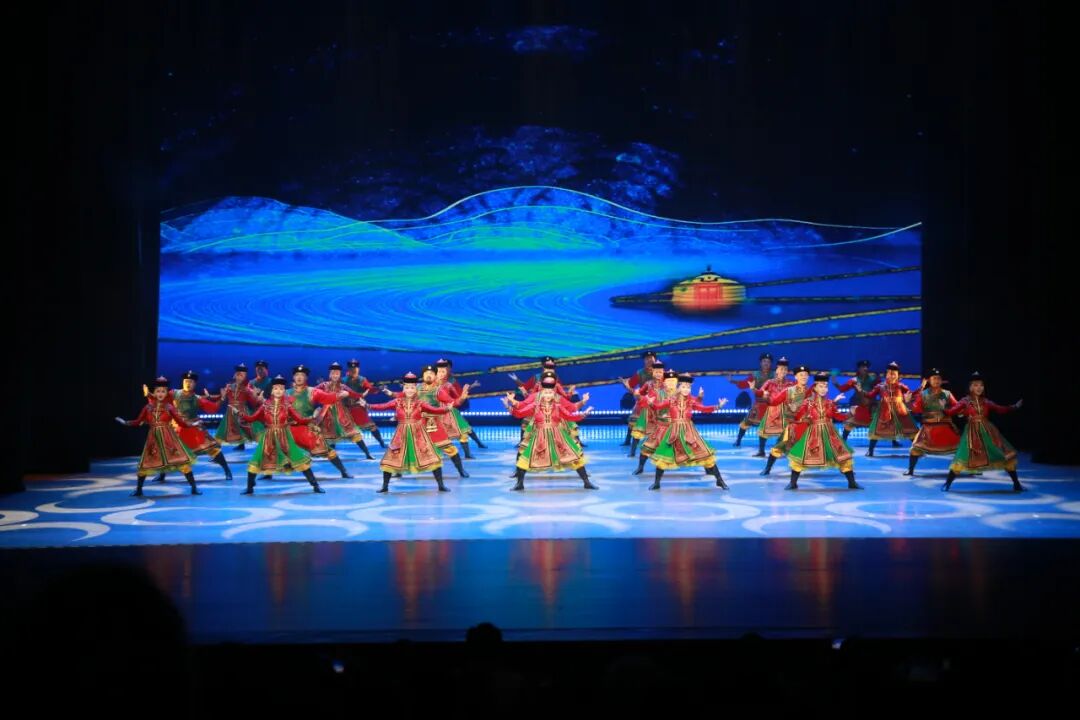 逐光而行 绽放暖城——2025鄂尔多斯市精品节目展演精彩上演！